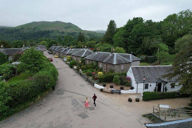 1 Day Castles, West Highlands and Loch Lomond Tour from Edinburgh - Guide power: why small-group storytelling matters here