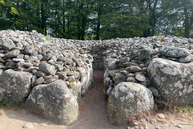 2-Day Outlander Experience Small Group Tour from Edinburgh - Day 2: Time-Travel Cairns, Culloden’s Reality Check, and Villages Fans Love