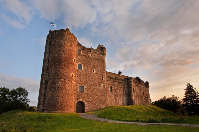 4-Day Outlander Trail Tour from Edinburgh Including Admissions - Where You Sleep: En-Suite Rooms and the Full English Breakfast Factor