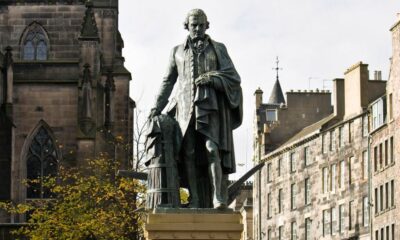 Edinburgh: 3-Hour Historical Walking Tour in Italian - From the City Chambers to Mercat Cross: getting oriented fast