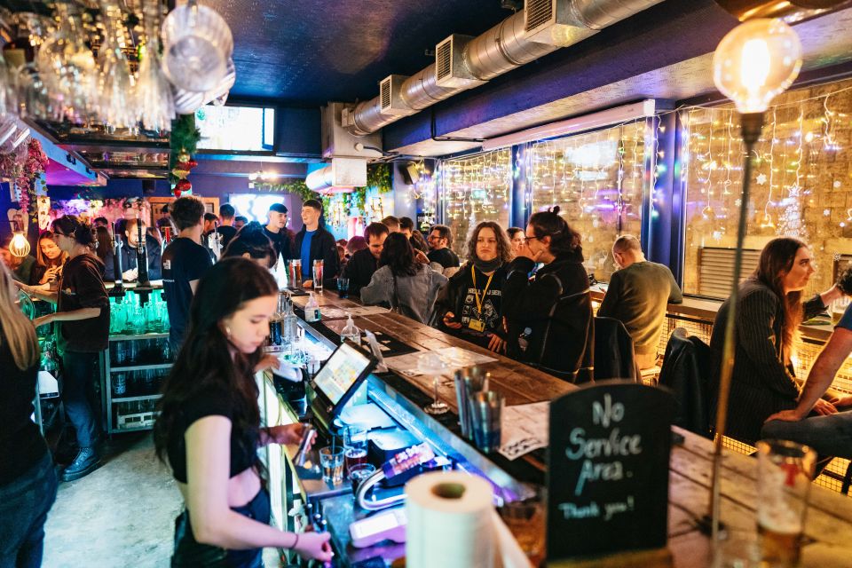 Edinburgh: 7 Bar Pub Crawl with 7 Shots & Discounts - Who This Crawl Fits Best (and Who Should Rethink It)