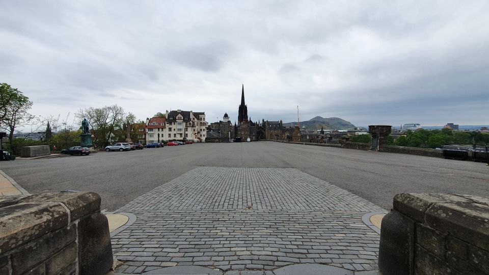 Edinburgh Castle: 120-Minute In-Depth Tour with Expert Guide - Royal palace spaces: connect Mary, Queen of Scots to the castle grounds