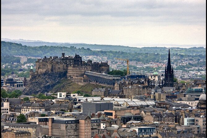 Edinburgh Castle Guided Tour - Tickets Included - Guides Who Keep It Sharp (Even When It’s Cold and Wet)