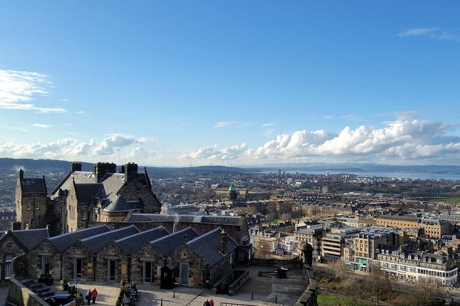 Edinburgh Castle Guided Walking Tour in English - Skip-the-line at the Edinburgh Castle (without the rushed chaos)