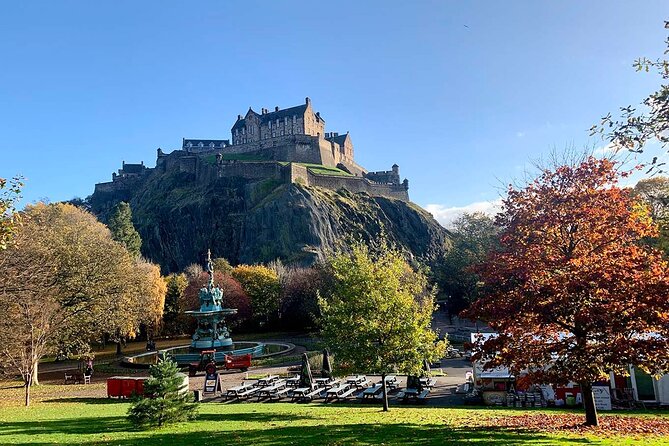 Edinburgh Castle: Guided Walking Tour with Entry Ticket - The Esplanade walk: where the guide sets the siege scene