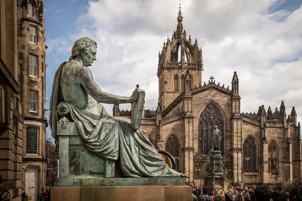Edinburgh Castle & Royal Mile Walking Tour - Ticket Included - What the guide teaches at the Castle: Mary, Queen of Scots and the One O’Clock Gun