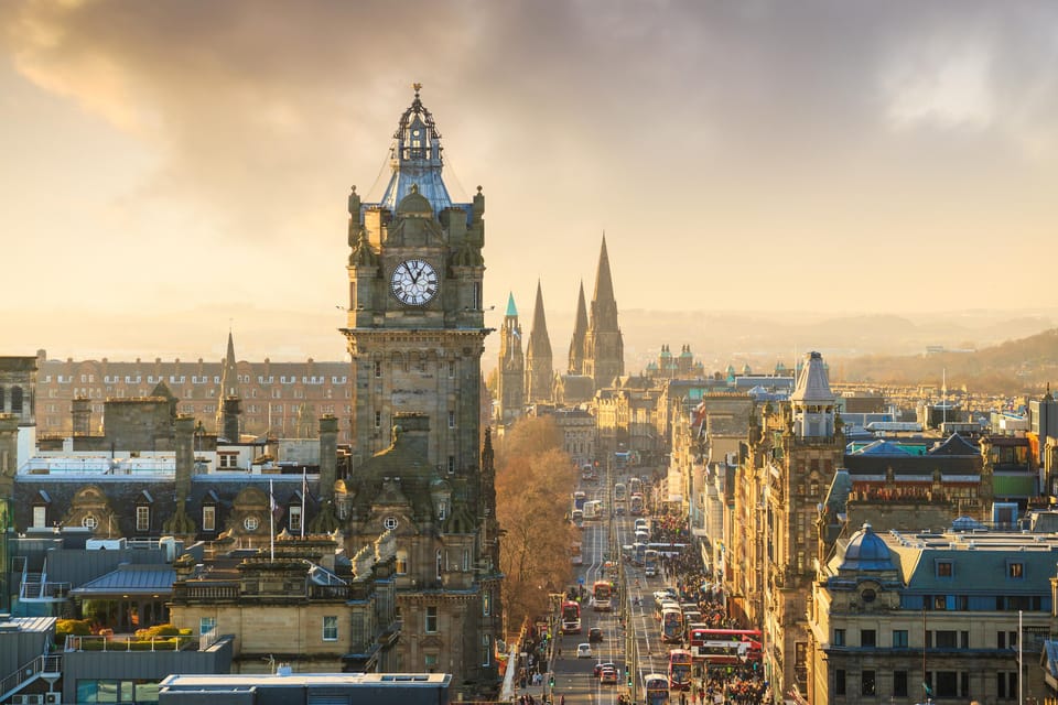 Edinburgh: City Highlights Walking Tour - Meeting on High Street: the first 2 minutes matter