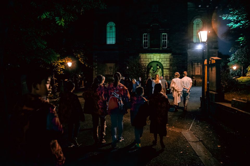 Edinburgh: Comedy Horror Ghost Bus Tour - Guides in character: what makes Tommy Terror, Sinead, and Eerie Ian matter