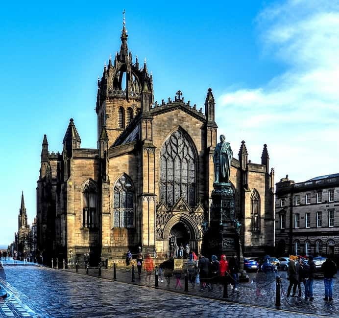 Edinburgh: Dark History Royal Mile Walking Tour - Meet at St Giles Cathedral and Follow the White Umbrella