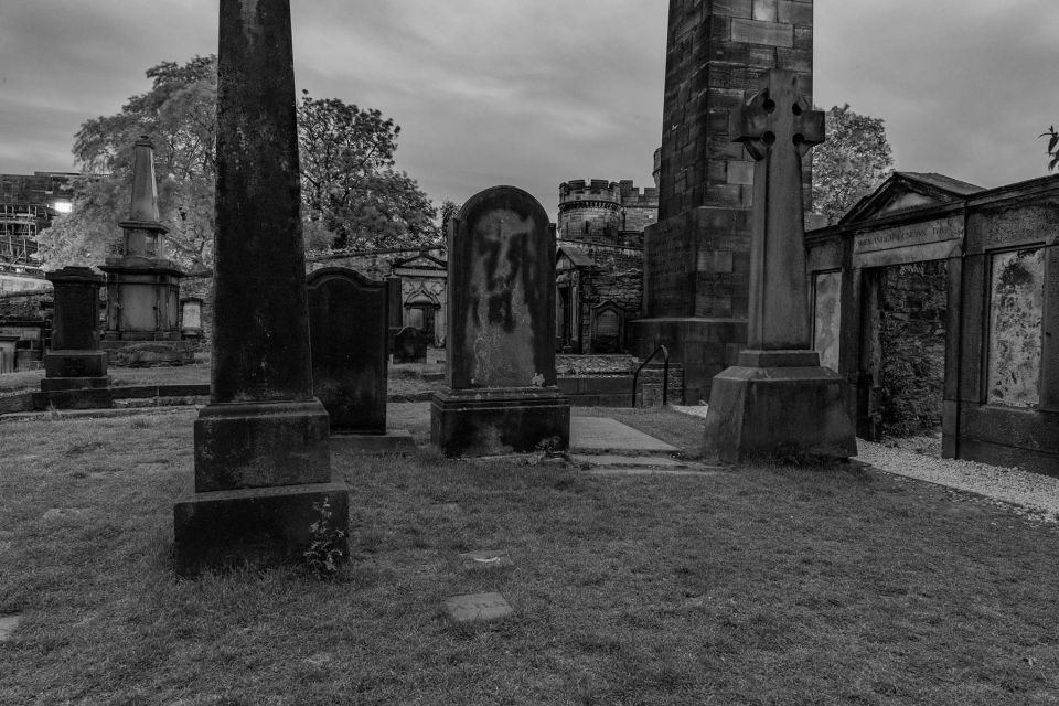 Edinburgh: Dark Secrets of the Old Town Ghost Walking Tour - Canongate Kirkyard: The Old Town’s Graveyard Lanes