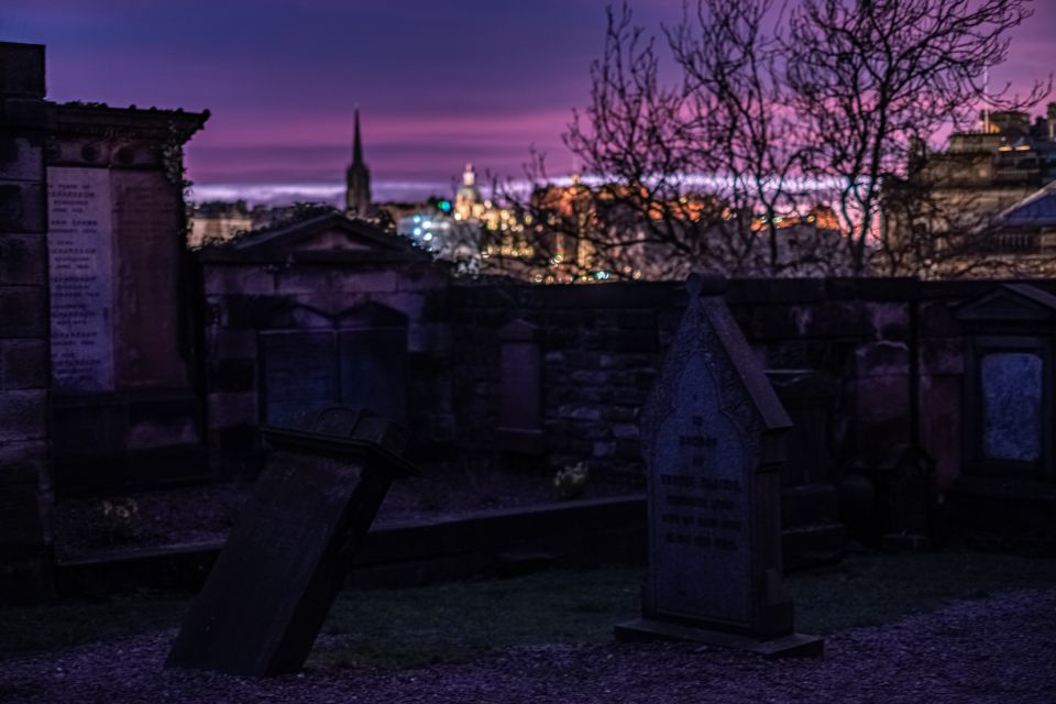 Edinburgh: Dark Secrets of the Old Town Ghost Walking Tour - Black Death, Fear, and the Medicine You Thought You Knew