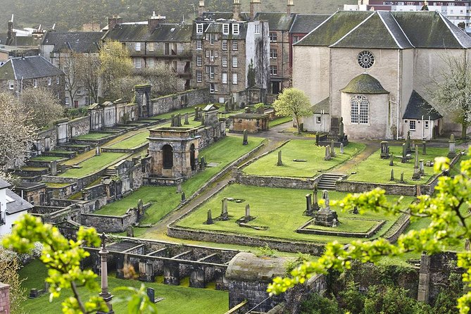 Edinburgh Darkside Walking Tour: Mysteries, Murder and Legends - Why this darkside walk feels different from other tours