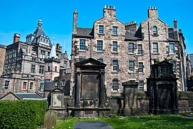 Edinburgh Darkside Walking Tour: Mysteries, Murder and Legends - The tone: macabre, respectful, and sometimes funny