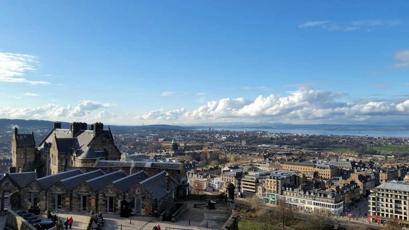Edinburgh: Edinburgh Castle Guided History Tour with Tickets - Argyle Battery and the One O’Clock Gun areas: views and defenses in one storyline
