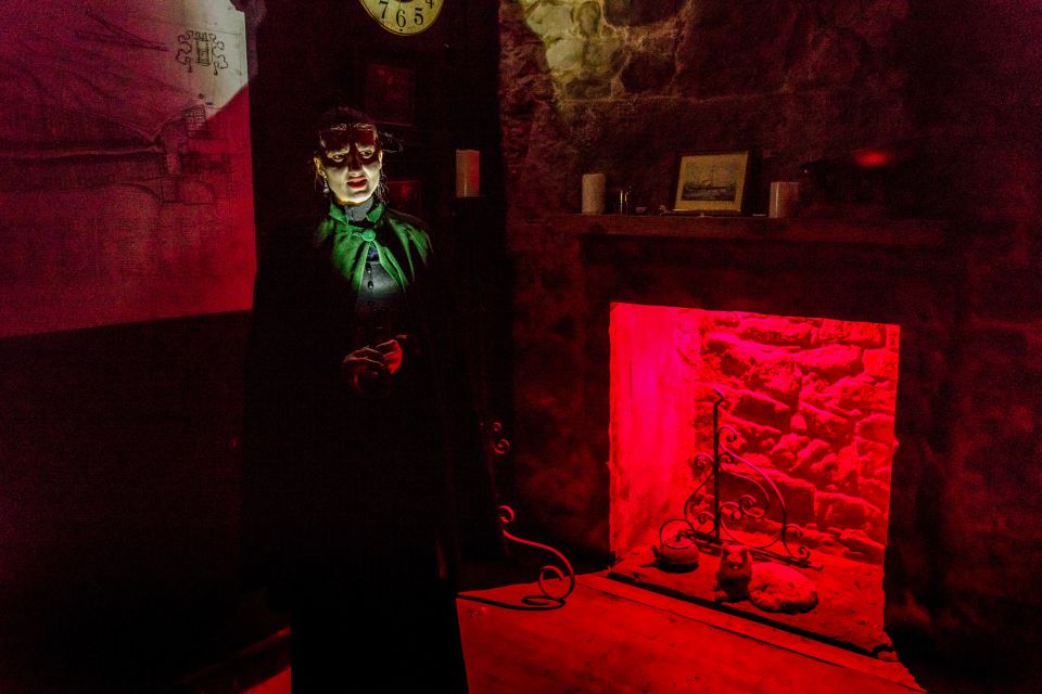 Edinburgh: Evening Underground Ghost Tour - Meeting on the Royal Mile: a 75-minute night start