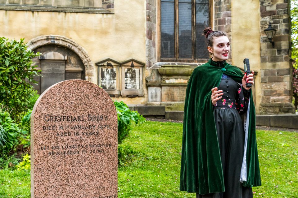 Edinburgh: Evening Underground Ghost Tour - Acting and storytelling: guides who make it feel like theatre