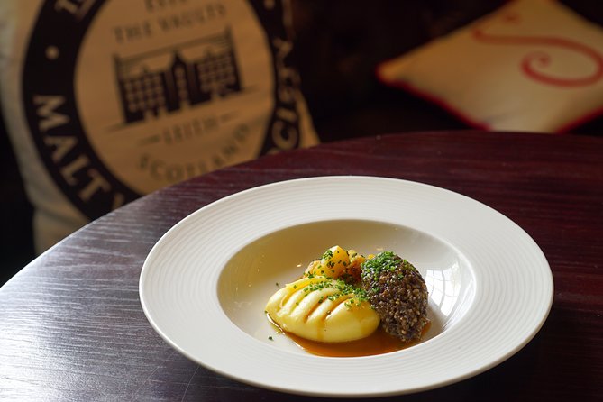 Edinburgh Food & Drink Tour with EatWalk Tours - Edinburgh Castle Stop: Appetite Meets Power