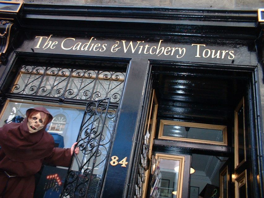 Edinburgh Ghosts & Gore Walking Tour - Old Town Closes and Courtyards: Why the Setting Matters