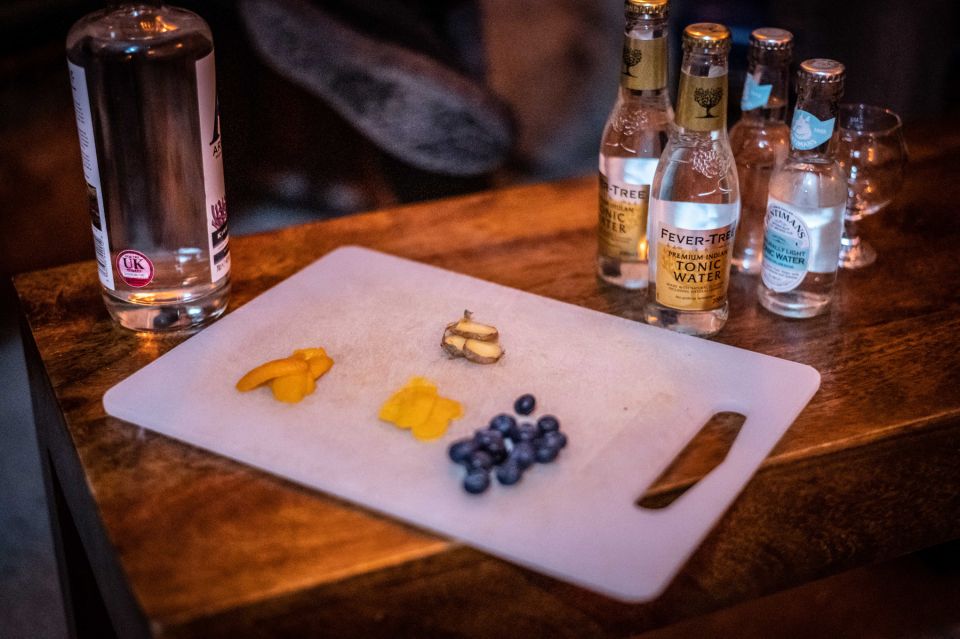 Edinburgh: Gin Tasting at Underground Venue - The Lost Close turns a tasting into a proper Edinburgh scene