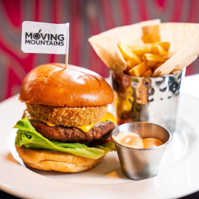 Edinburgh: Hard Rock Cafe with Set Menu for Lunch or Dinner - Location Between Castle Views and Holyrood Park Breaks