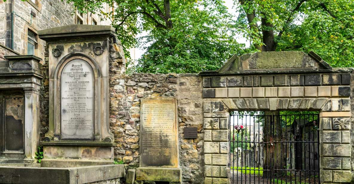 Edinburgh: Haunted Underground Vaults and Graveyard Tour - Meeting on Lawnmarket: easy to find, right near the action