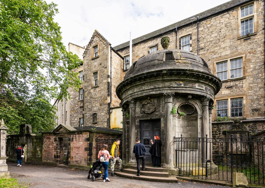 Edinburgh: Haunted Underground Vaults and Graveyard Tour - What’s included, and what isn’t