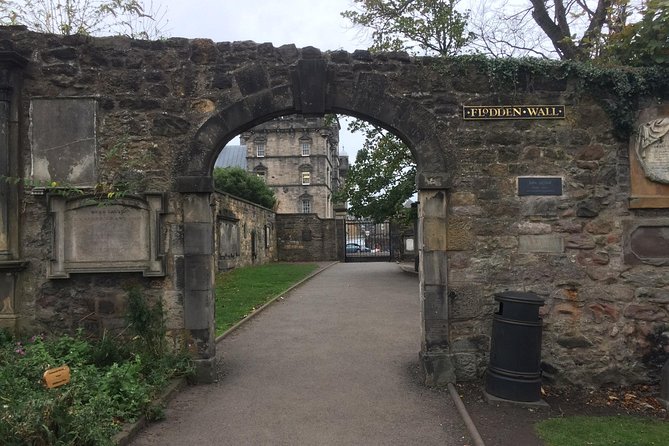 Edinburgh: History Lovers Old Town Walking Tour - A first-day Edinburgh win: get oriented fast on the Royal Mile