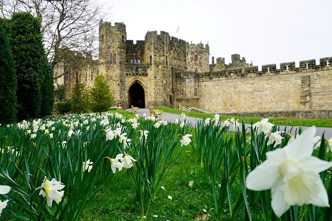 Edinburgh: Holy Island, Alnwick Castle & Kingdom of Northumbria - Timing and Comfort: A Long Day on a Coach (Plan for It)