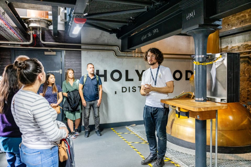Edinburgh: Holyrood Distillery Whisky & Gin Tour - The Lounge and your welcome cocktail: where the story starts