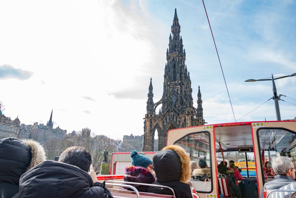 Edinburgh: Hop-On Hop-Off Bus Pass with 3 City Tours - Live English vs 9-language audio: what each style is best for