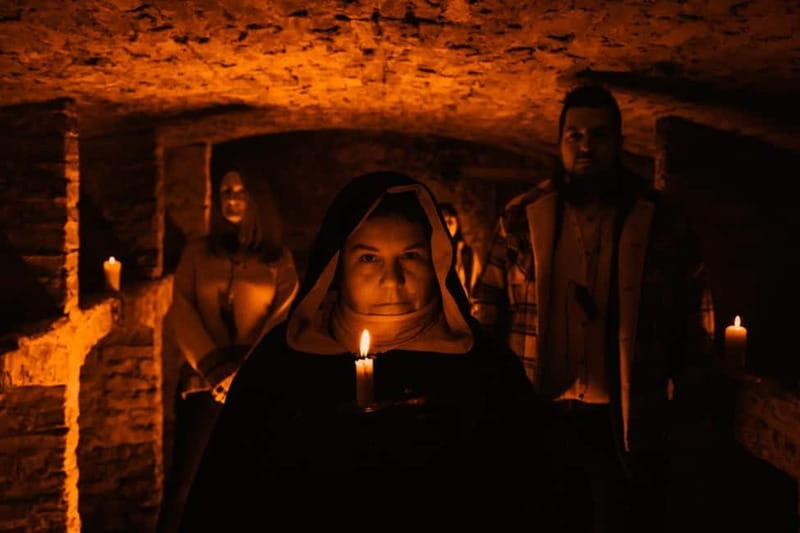 Edinburgh: Immersive, Adult-Only Haunted Vaults Night Tour - Mercat Cross Meeting Point: Easy to Find, Right Where It Starts