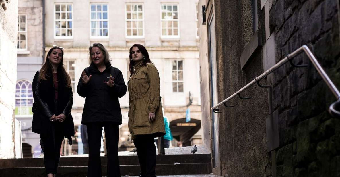 Edinburgh: Immersive Old Town Historical Walking Tour - Edinburgh Castle in 15 Minutes: What You Can Still Learn Fast