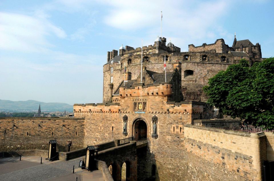 Edinburgh: Immersive Old Town Historical Walking Tour - Storyteller Guides: Humor, Anecdotes, and Real Questions