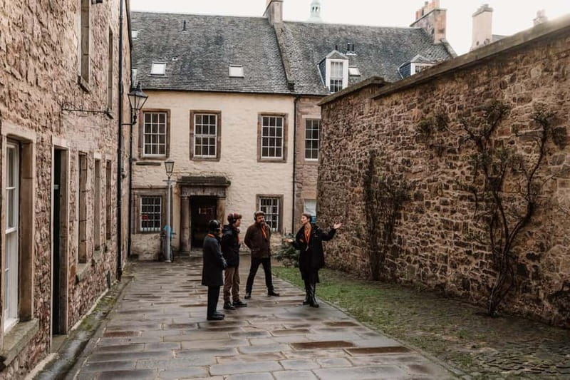 Edinburgh: Immersive Old Town Historical Walking Tour - Mercat Cross on the Royal Mile: Trade, Announcements, and Power