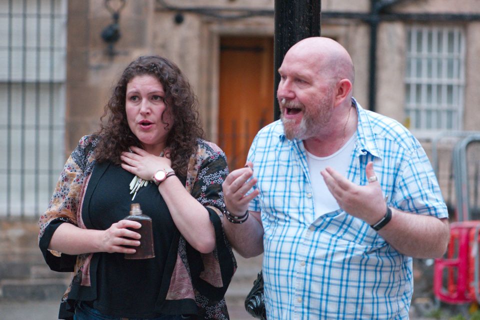 Edinburgh Literary Pub Tour with "Real-Actors" - Old Town and New Town mix: why this route tells the story better