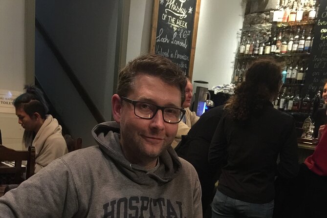 Edinburgh Night Tour with a Local Guide: Private & 100% Personalized - Cowgate pub crawl energy, or live music instead