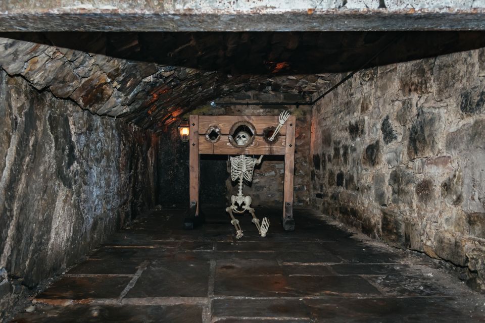Edinburgh: Old Town and Underground Historical Tour - Starting on the Royal Mile, right where the story begins