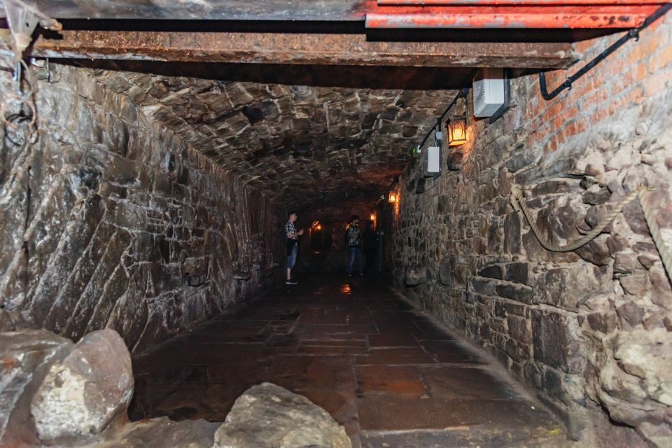 Edinburgh: Old Town and Underground Historical Tour - Eight steps down: what Underground Vaults access feels like
