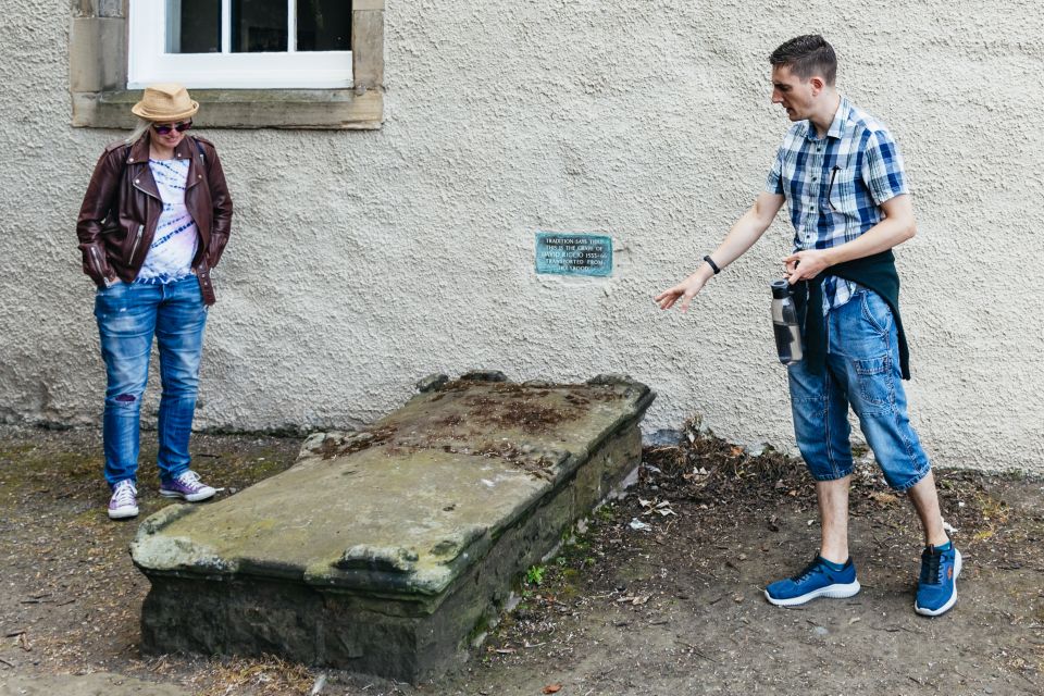 Edinburgh: Old Town and Underground Historical Tour - Price and value: getting more than a basic walking tour