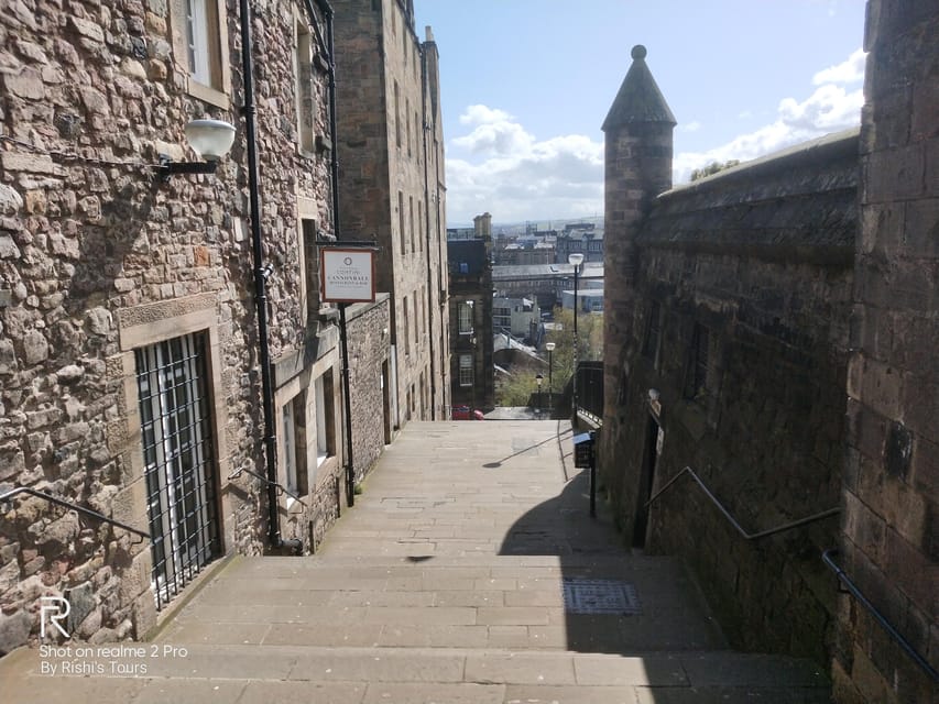 Edinburgh: Old Town Highlights Walking Tour - What to bring so the tour stays comfortable