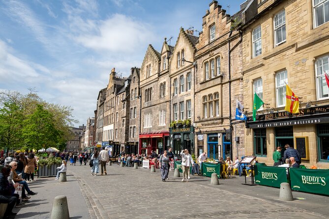 Edinburgh Old Town: Historical Guided Walking Tour - Stop-by-stop feeling: one main excursion, one strong storyline