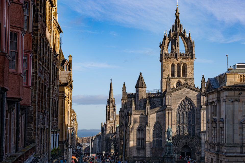 Edinburgh: Old Town History Walking Tour - St. Giles’ Cathedral to the Royal Mile: a history thread you can follow