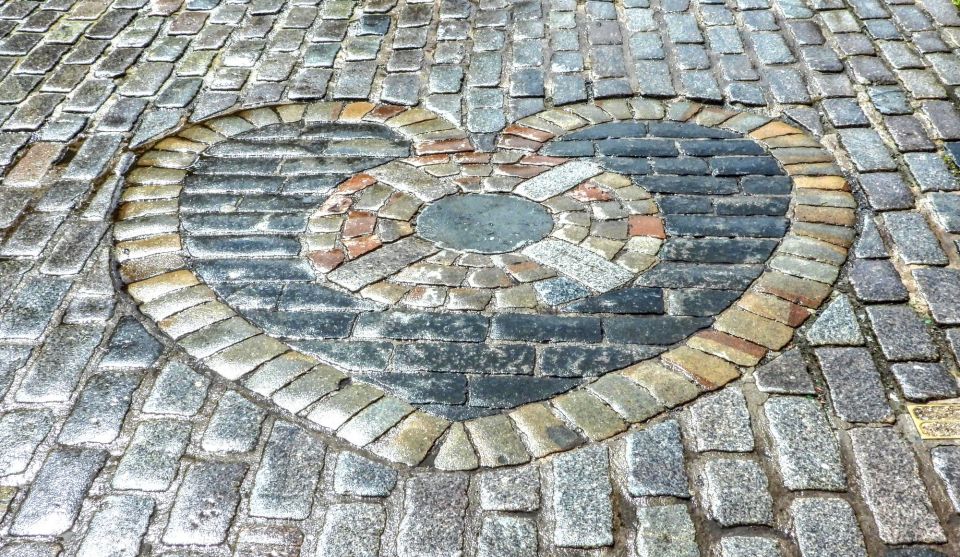 Edinburgh: Old Town Stories - Guided Walking Tour - Key things that make this tour worth your time