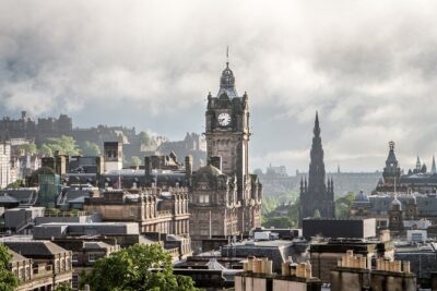 Edinburgh: Old Town's Highlights Walking Tour - Stop 1: Royal Mile at 130 High Street and the street-life layer