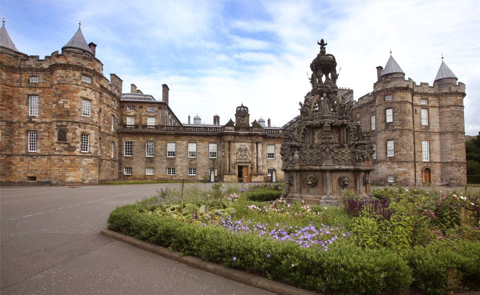 Edinburgh: Palace of Holyroodhouse Entry Ticket - Throne Room and investiture spaces: when ceremony meets everyday palace life