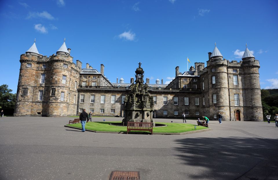 Edinburgh: Palace of Holyroodhouse Entry Ticket - Café at the Palace: plan a snack stop without derailing your timing