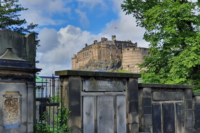Edinburgh Private Walking Tour - Stop 2: The Royal Mile—highlights, quirky facts, and local food instincts