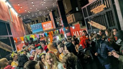 Edinburgh: Pub Crawl 7 Bars with 6 Shots - Seven Old Town bars: what you’re paying for beyond drinks