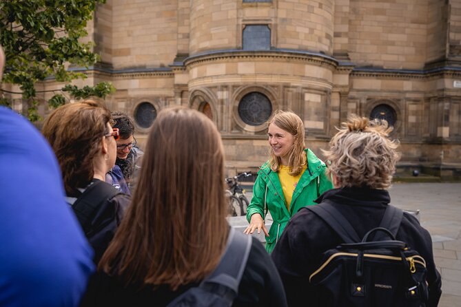 Edinburgh: Pubs & History Walking Tour with Beer Tasting - Canongate: The Charmed Circle and the Real Ale Focus