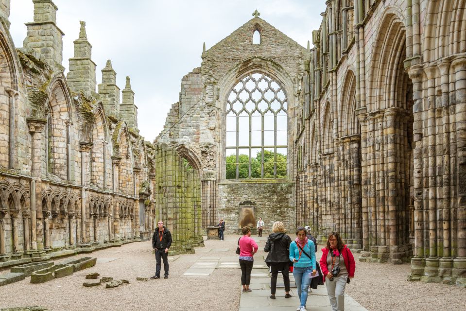 Edinburgh: Royal Attractions with Hop-On Hop-Off Bus Tours - The three bus routes: how to hop efficiently without losing time